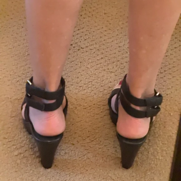 Born Women’s Black Double Strap Sandals with Chunky Heel Size 8 - Picture 2 of 9